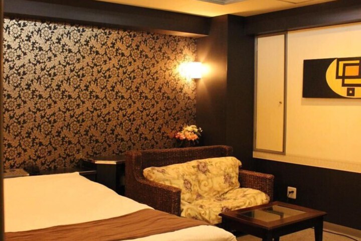 Room 8 of 17