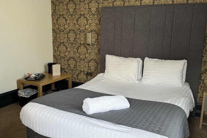 Room 12 of 28