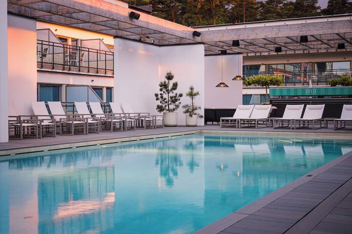 Hotel Pool