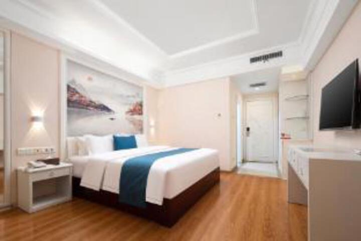 Room 8 of 8