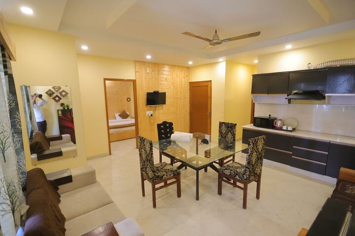 Room 13 of 28