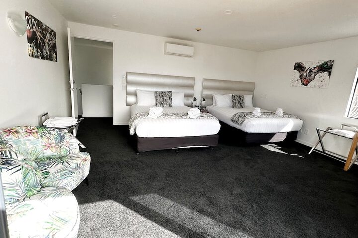 Room 26 of 77