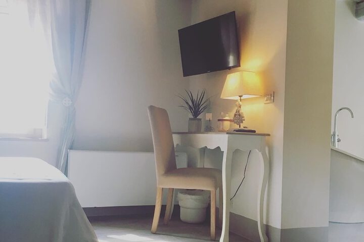 Room 12 of 115