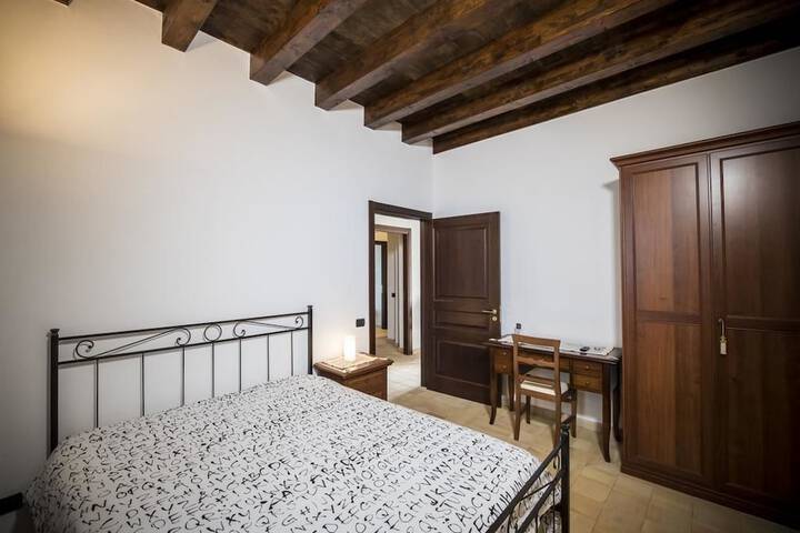 Room 3 of 26