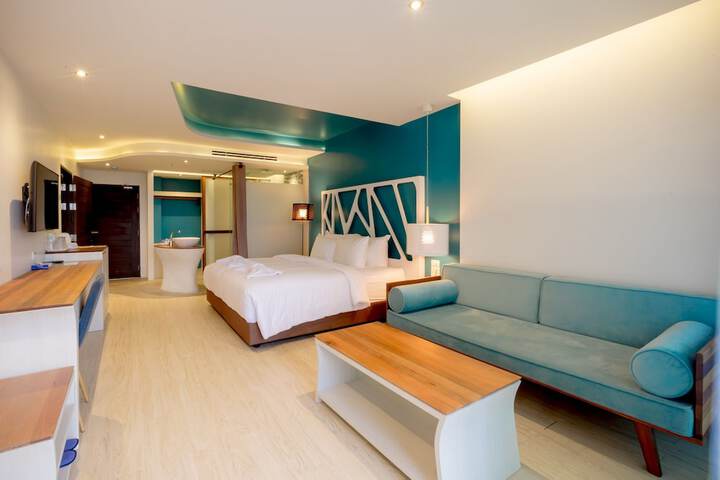 Room 13 of 28