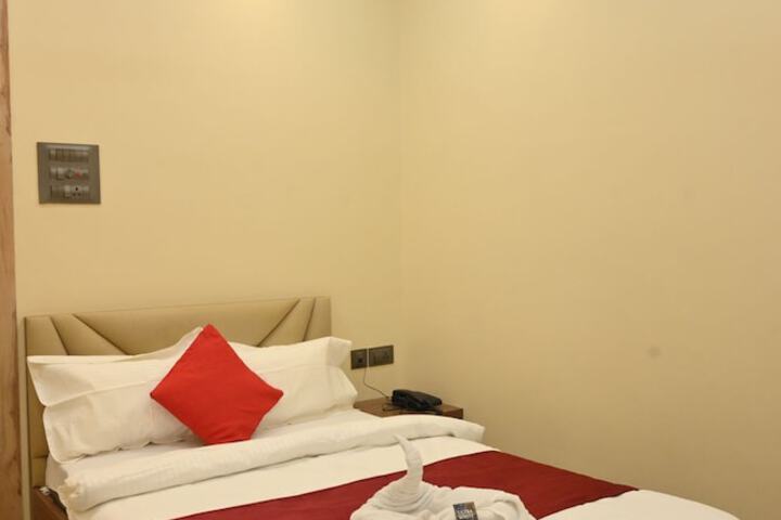Room 16 of 28