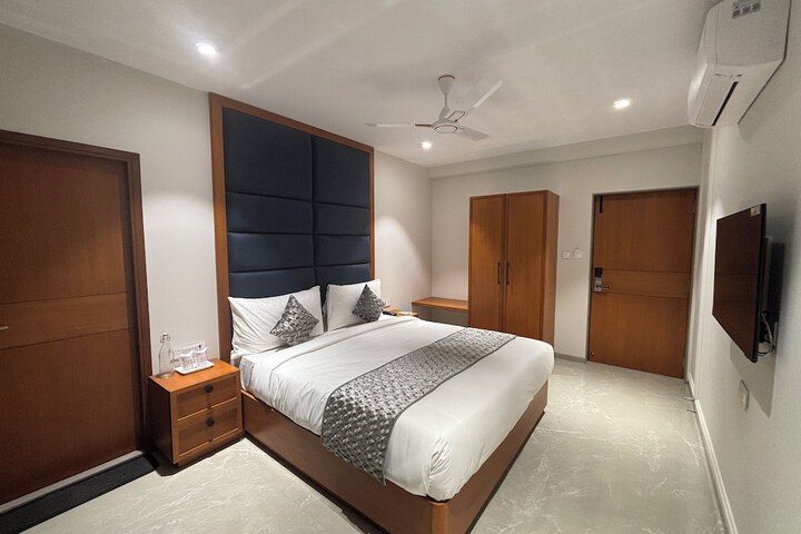 Room 8 of 32