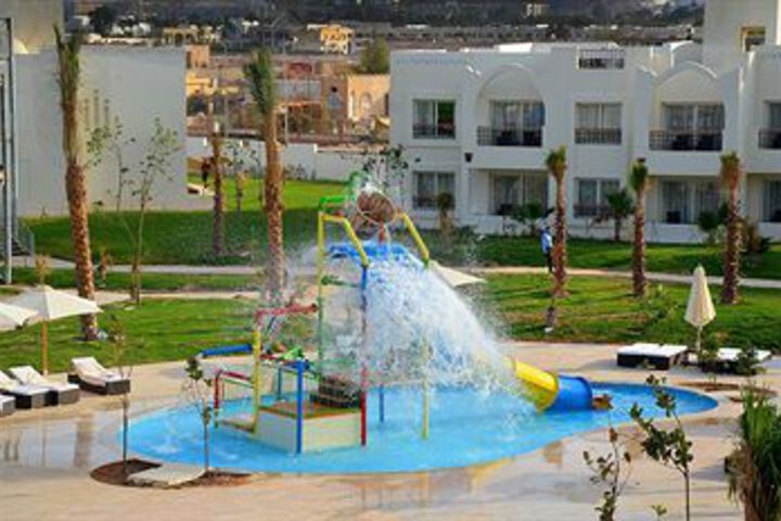 Hotel with Pool