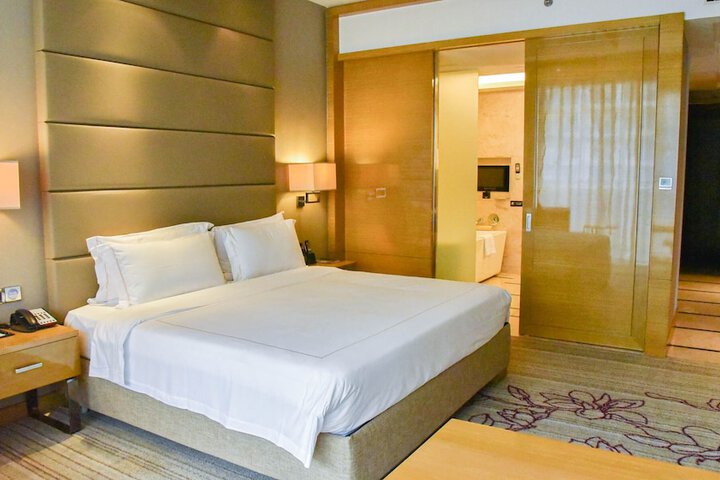 Room 18 of 110