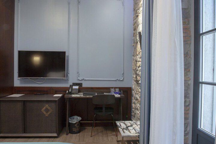 Room 16 of 46