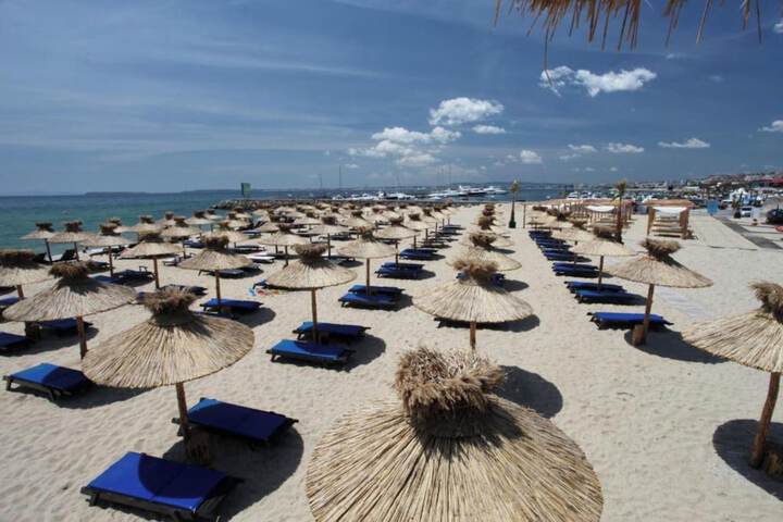 Beach 75 of 102