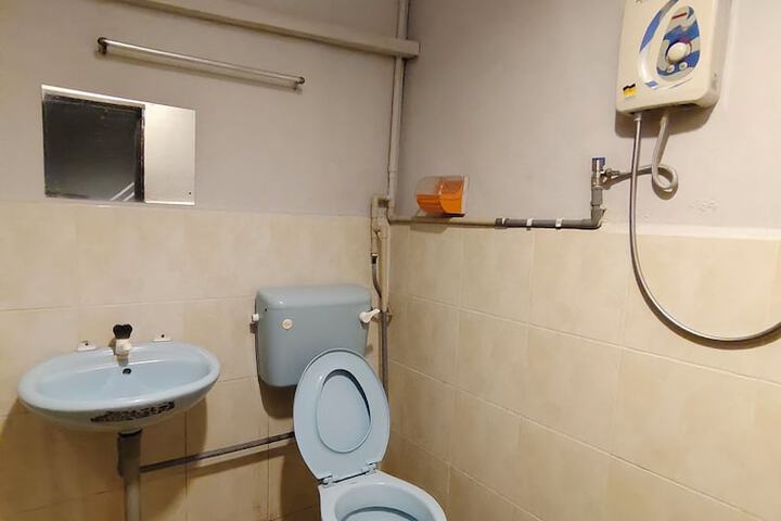Room 9 of 12
