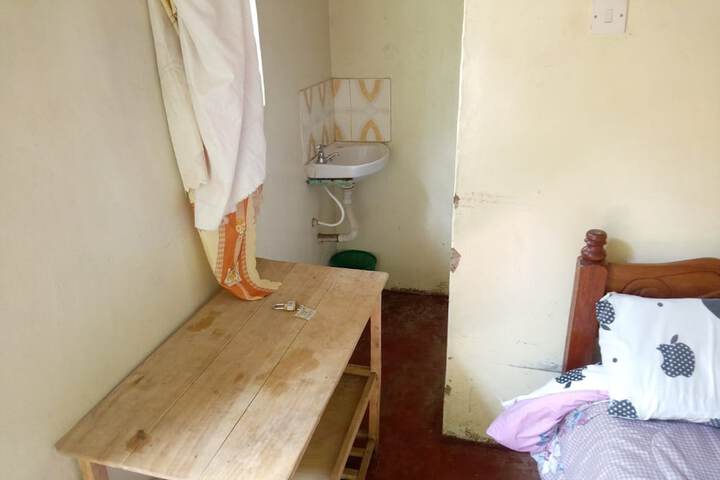 Room 3 of 10