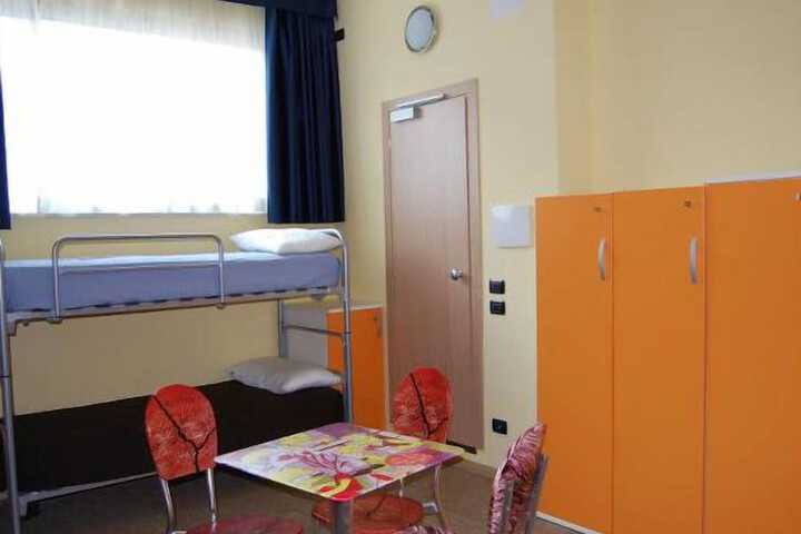 Room 9 of 33