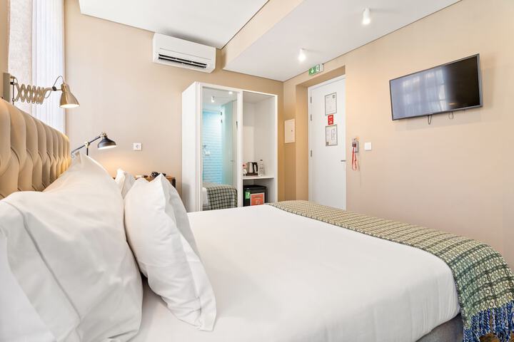 Room 9 of 50