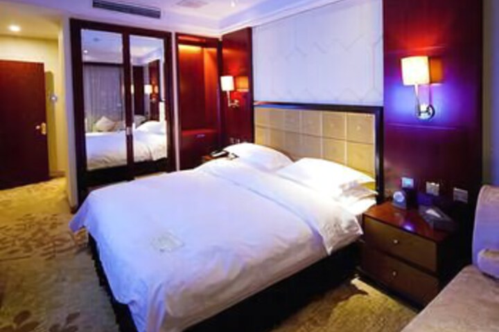 Room 8 of 8