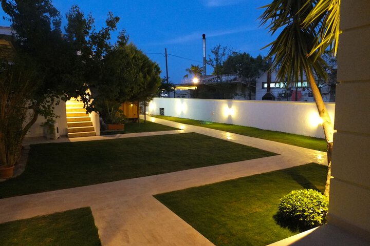 Hotel Exterior 65 of 74