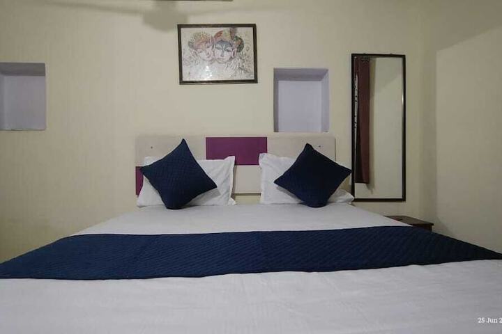 Room 22 of 35