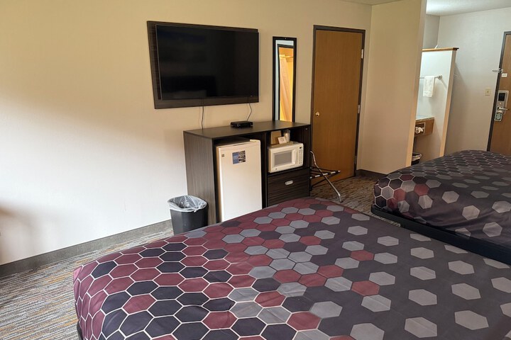 Room 10 of 25