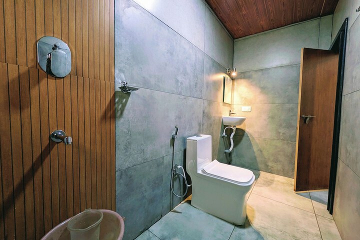 Room 18 of 28