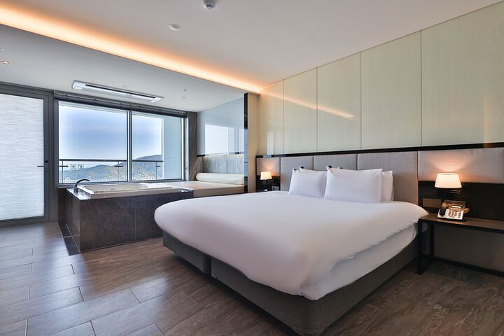 Room 95 of 108