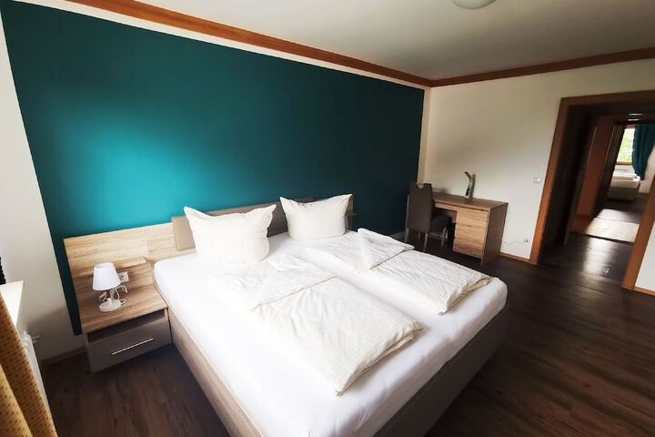 Room 7 of 34