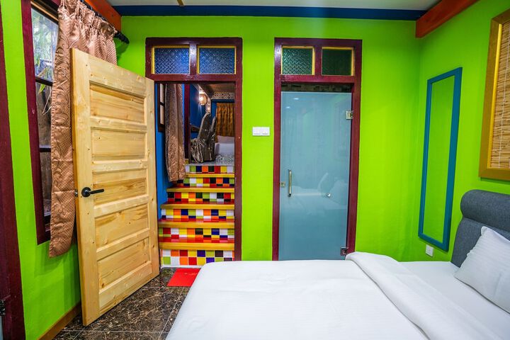 Room 103 of 195