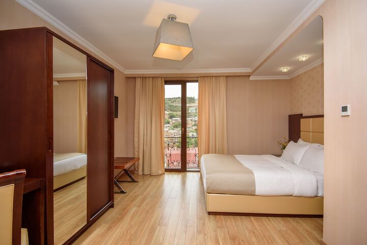 Room 40 of 80
