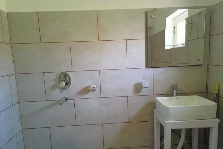 Room 6 of 16