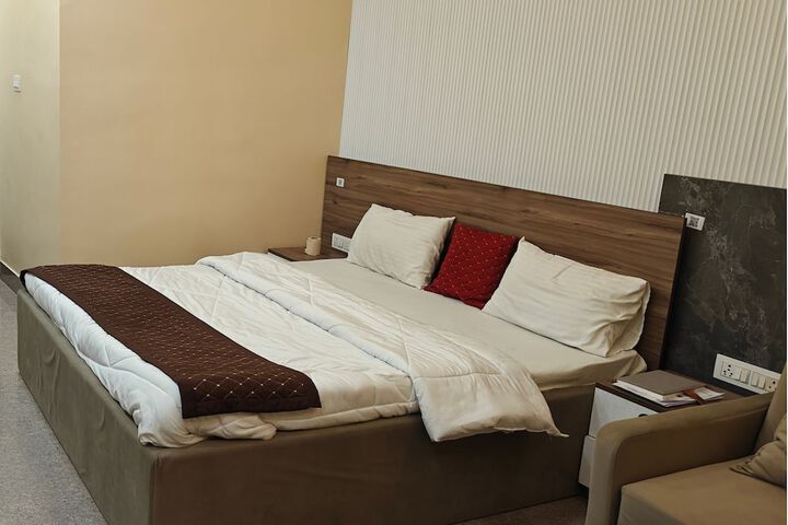 Room 2 of 6