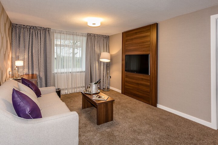Room 2 of 64