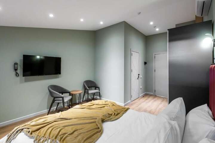 Room 8 of 42
