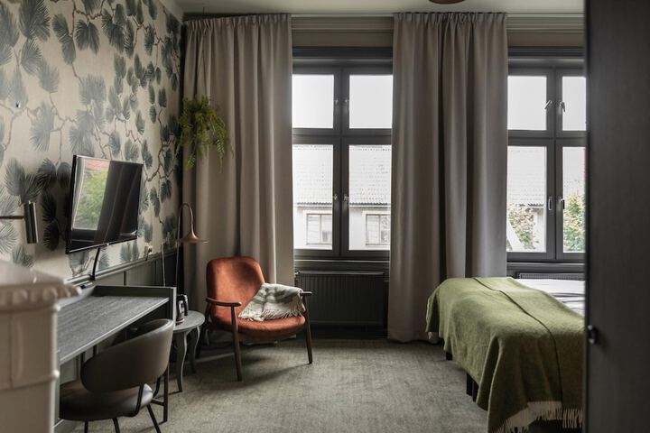 Room 53 of 87