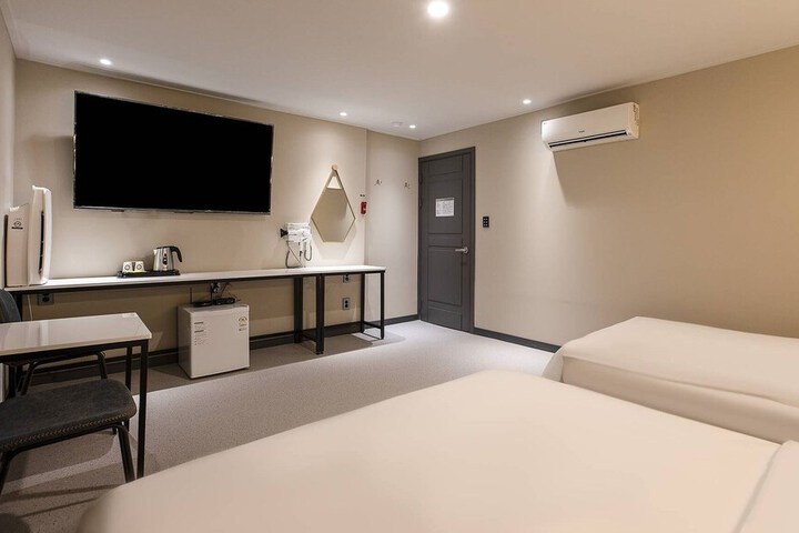 Room 52 of 78