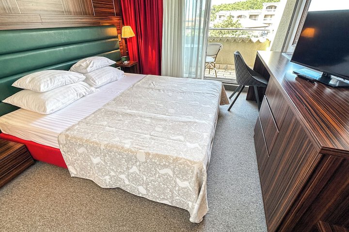 Room 6 of 26