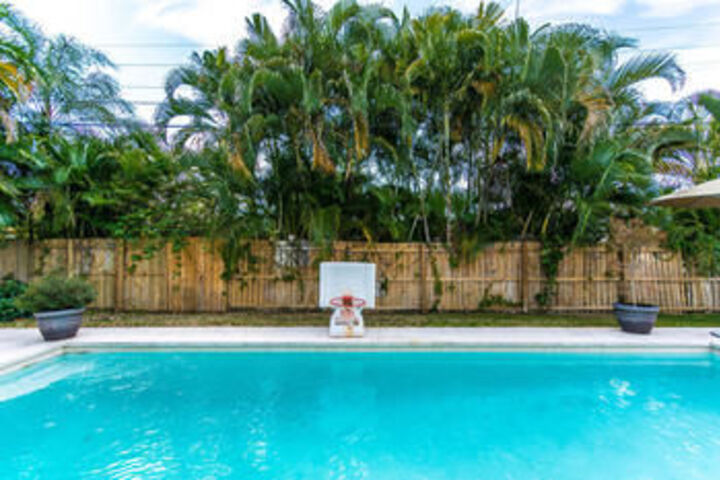 Pool 405 of 524