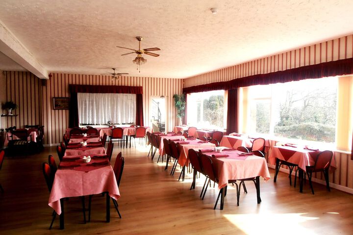 Dining 34 of 44