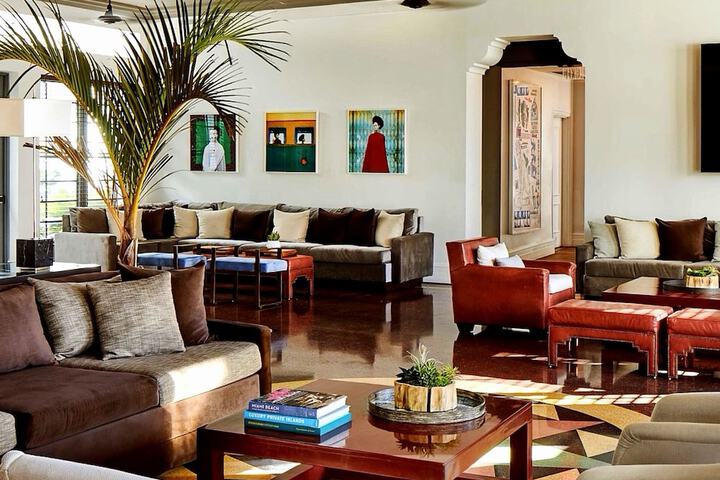 Entrance & Lobby