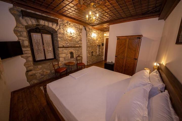 Room 7 of 25
