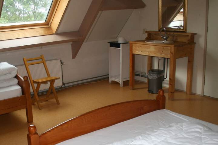 Room 2 of 42