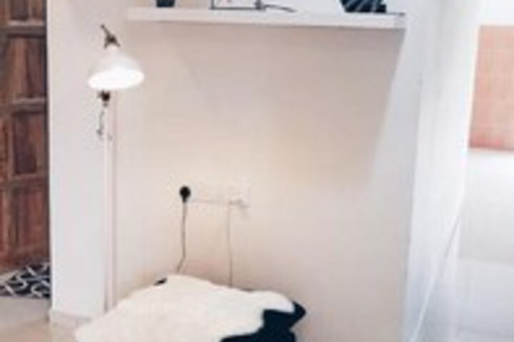 Room 6 of 8