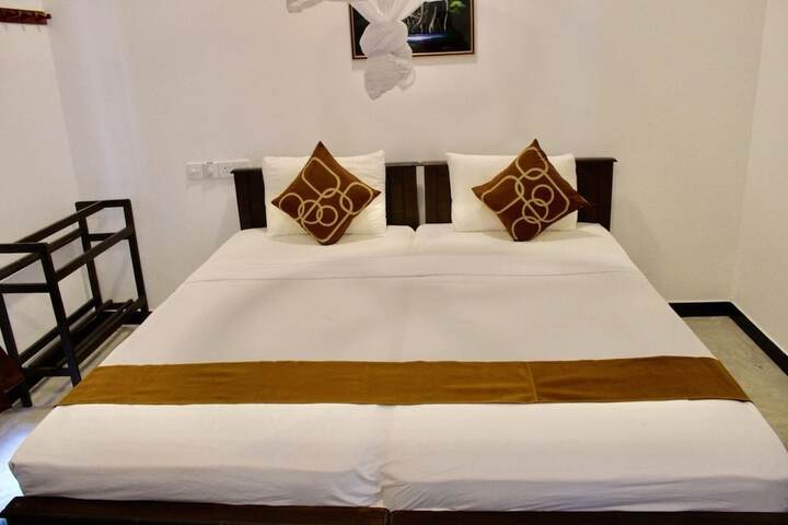 Room 3 of 9