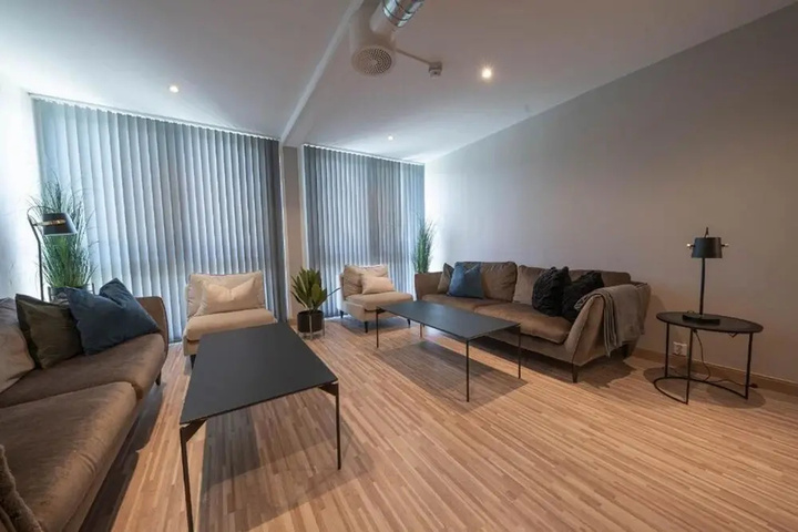 Room 4 of 12