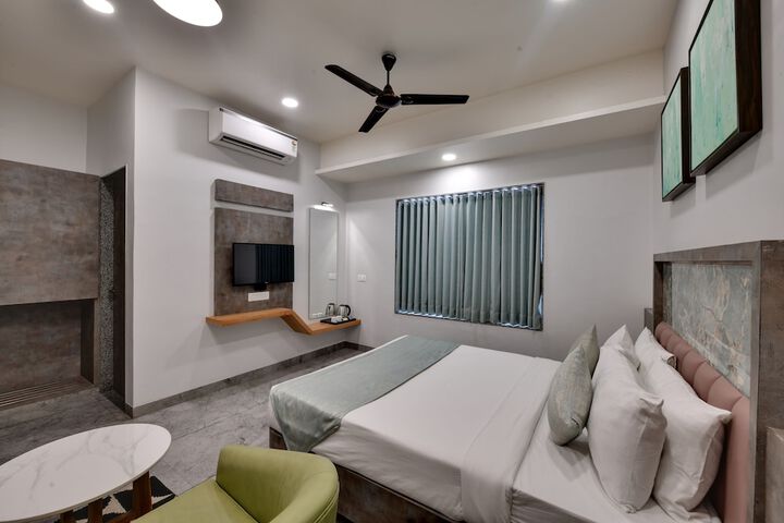 Room 4 of 24