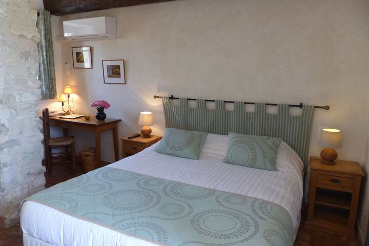 Room 6 of 52