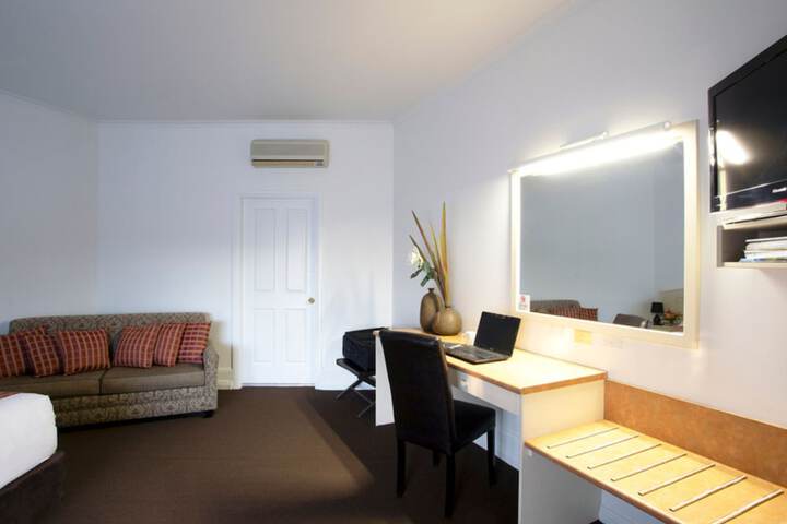 Room 12 of 48