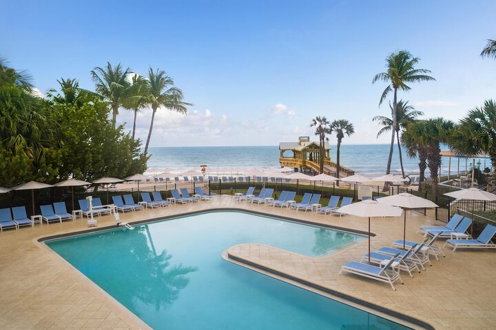 Hotel with Pool