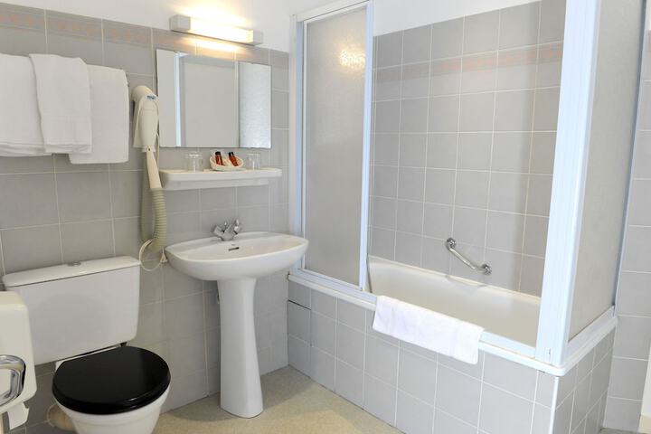 Room 15 of 27