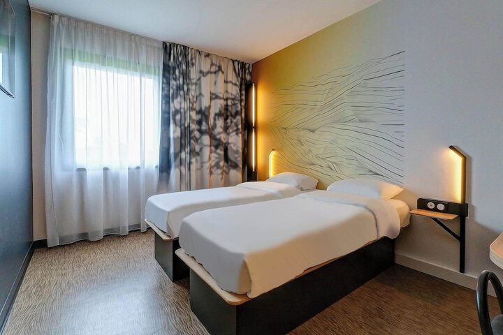 Room 19 of 44
