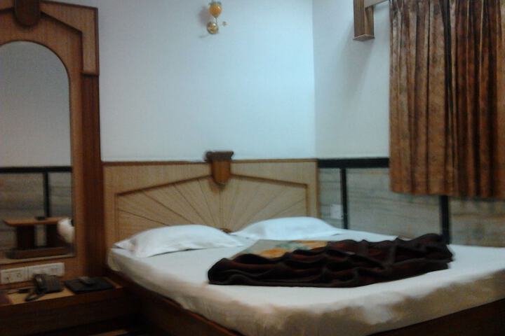 Room 4 of 27